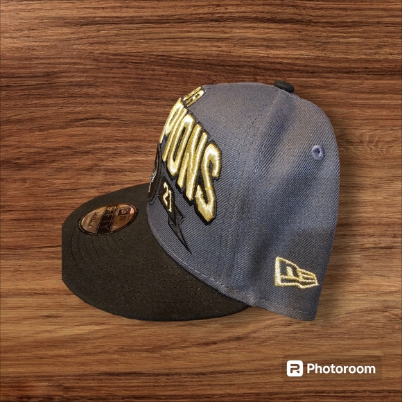 New Era Milwaukee Bucks 2021 NBA Champions Gray Black 9FIFTY Snapback Hat OSFM - Picture 2 of 4